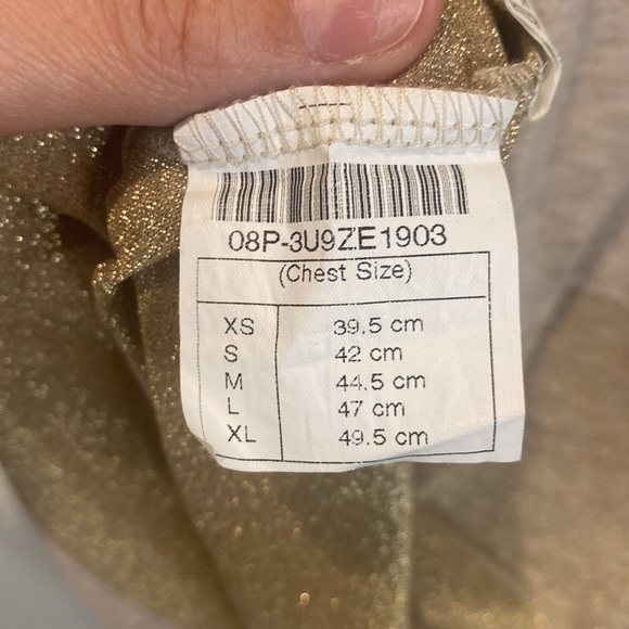 𝅺UNITED Colors of Benetton Gold Tissue Tee - Picture 8 of 10